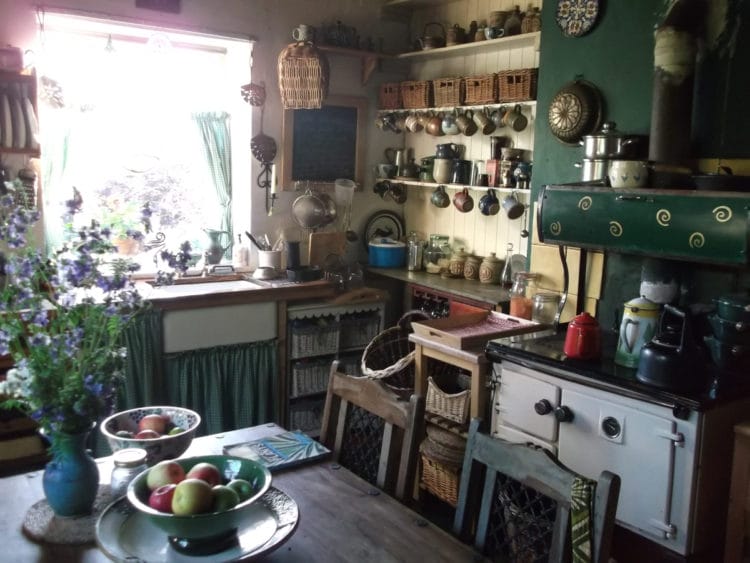 Desain Dapur Sederhana tanpa Kitchen Set